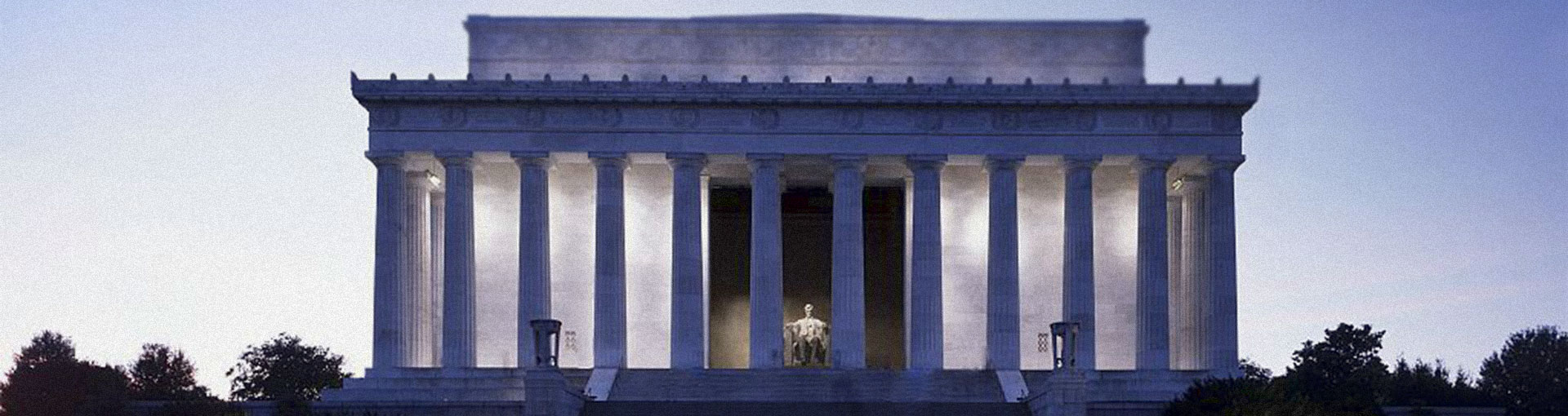 Lincoln Memorial monument at twilight.